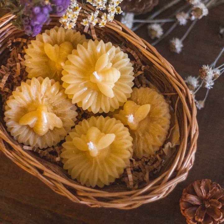 The Ramblin' Bee - Wholesale Novelty Candle - Bee and Flower Beeswax Candle