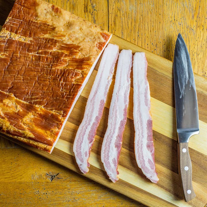 Demi-tranche de bacon de porc fumé au bois de pommier Heritage Farms pour la vente par Cheshire Pork