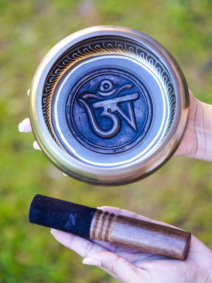 Bol chantant Om tibétain pour la vente par Lucky Thanka