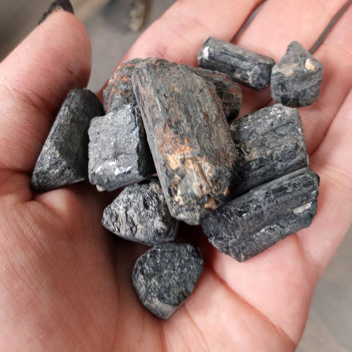 Tourmaline Noire Brute - 1 LB Vente en Gros pour la vente par Keystone Crystals