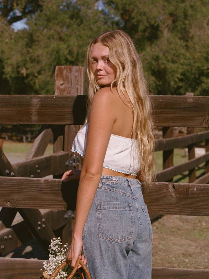 Top Merritt - Bandeau brodé à la main personnalisé fabriqué à partir de tissus vintage pour la vente par merritt charles