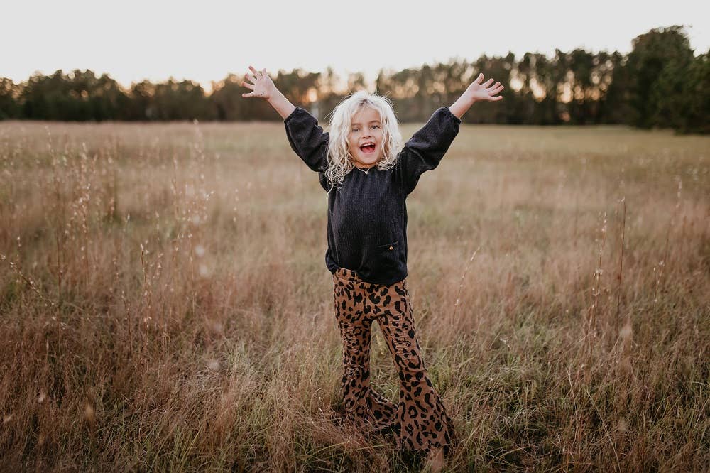 Oopsie Daisy - Wholesale Jeans - Kids - Leopard Denim Flare Pants3