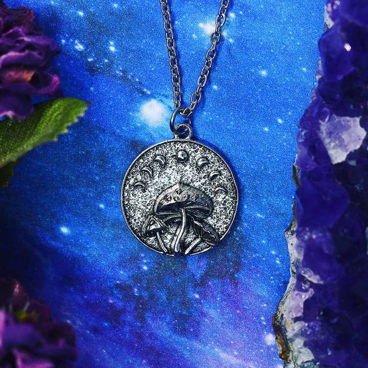 JorieJewelry – wholesale Hänge-/berlockhalsband – Svamphalsband med månfas, wicca smycken, häxa, gotisk, förtrollad skog