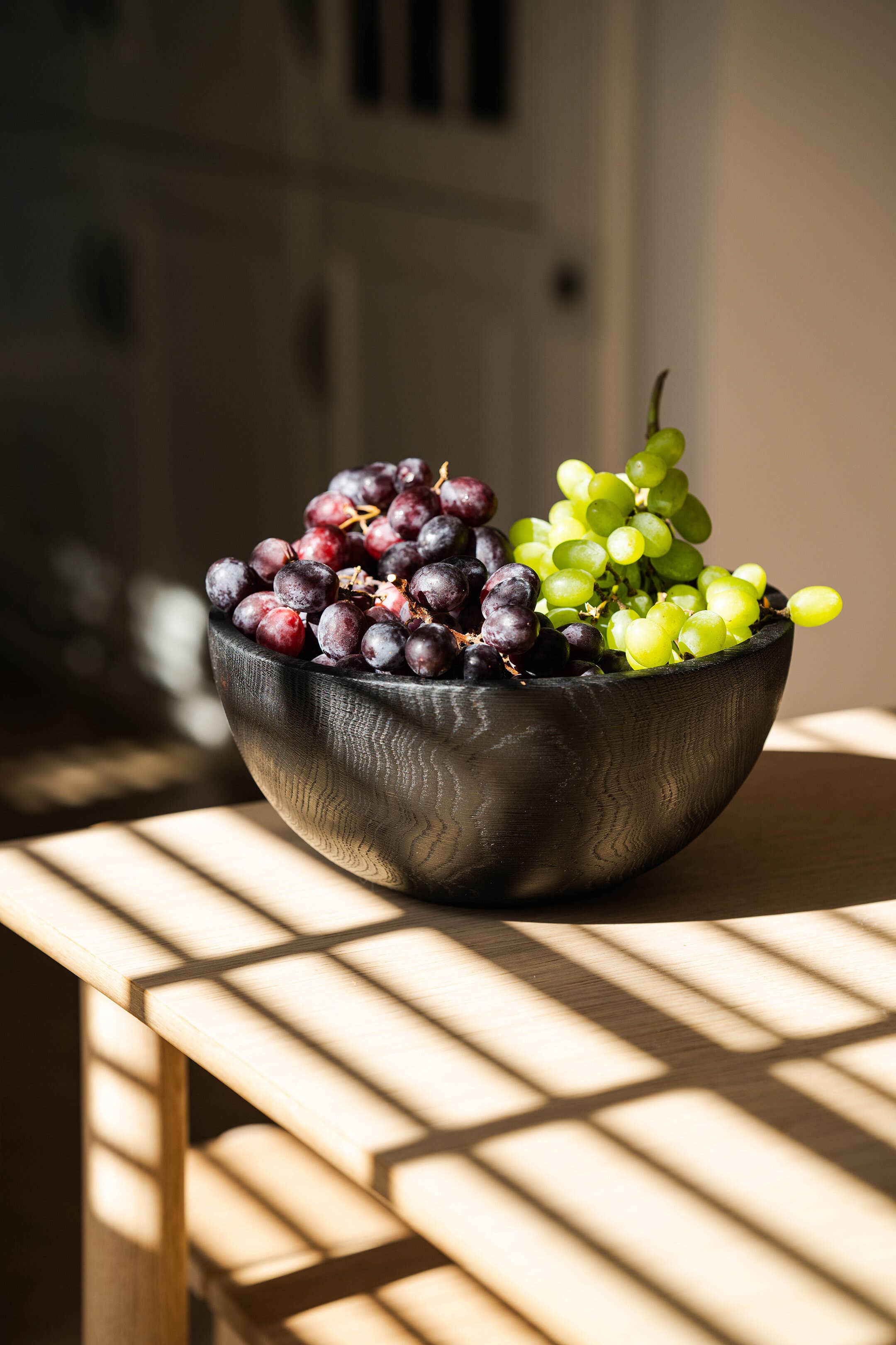 Creating Comfort Lab – Prato/tigela decorativa por atacado – Tigela grande de madeira carboneada esculpida à mão5