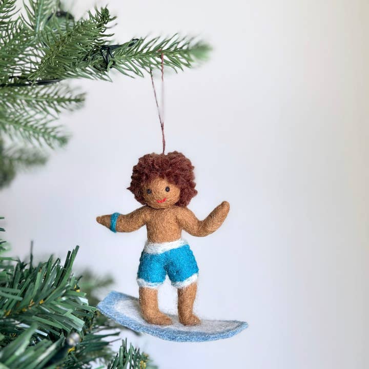 Ganapati - Wholesale Ornament - Sieraad van vilt - Surfer Boy1
