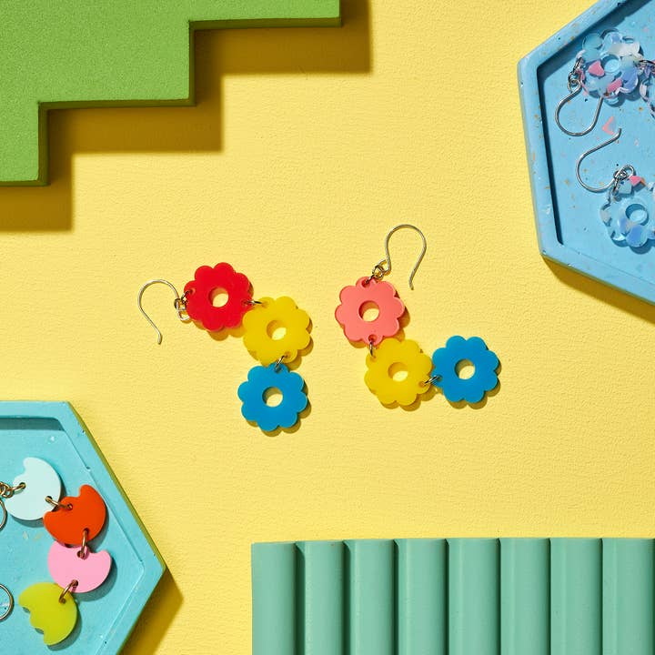 The Lost & Found - Wholesale Dangle Earrings - Retro Daisy Drops "Primary"1