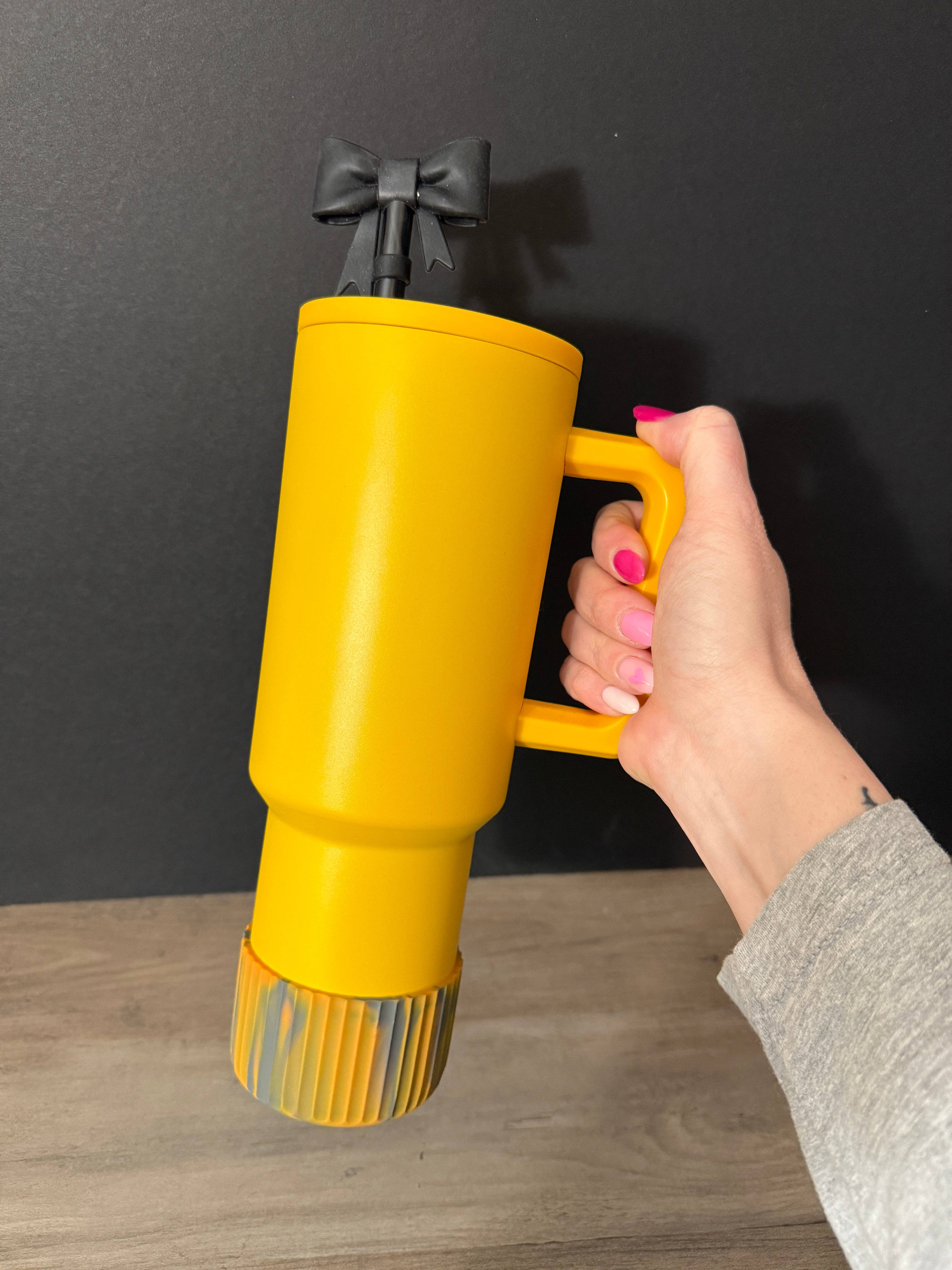 Olive Lane Accessories – wholesale Insulated mug/tumbler – Mustard Grey - FLUTED Silicone Tumbler Boot6
