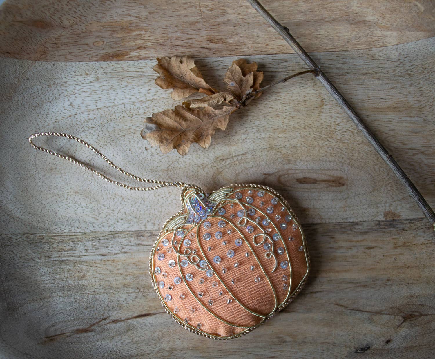 Katie Larmour Linen – Engroshandel Pynt – Pastel orange håndlavet græskar irsk linneddekorationspynt2