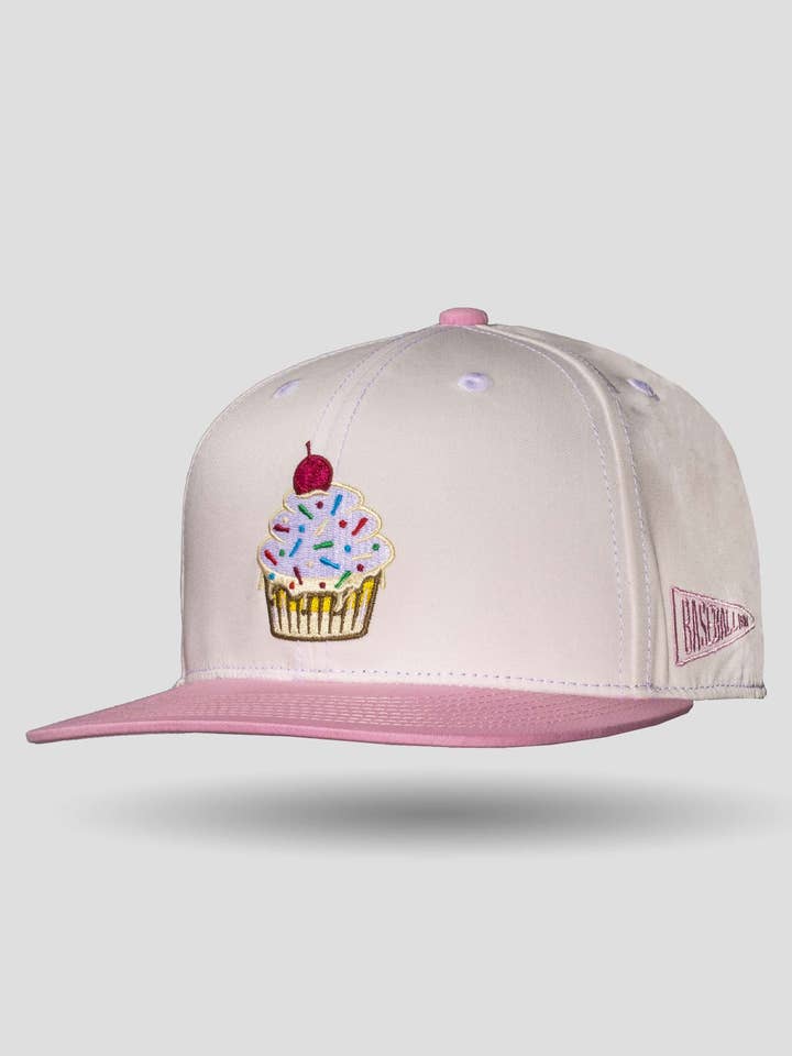 Cappello Cupcake Confetti di Batter Up Bakery per la vendita all'ingrosso da parte di Baseballism