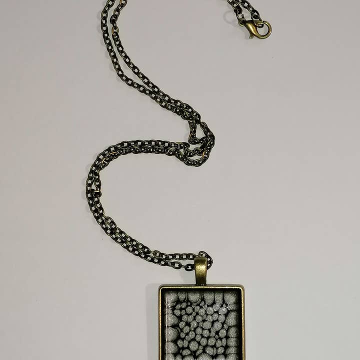 Quadratischer Anhänger aus schwarzer Bronze für den Großhandel von Blue Moon Bijoux