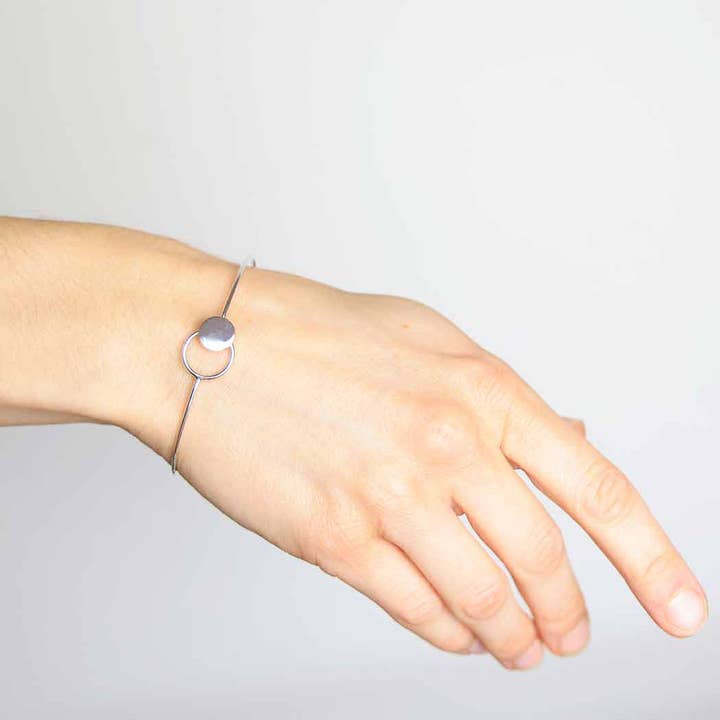 Nina Designs - Venta al por mayor Brazalete - Pulsera de plata de ley con forma de círculo y punto con gancho y ojo de 55 x 62 mm1