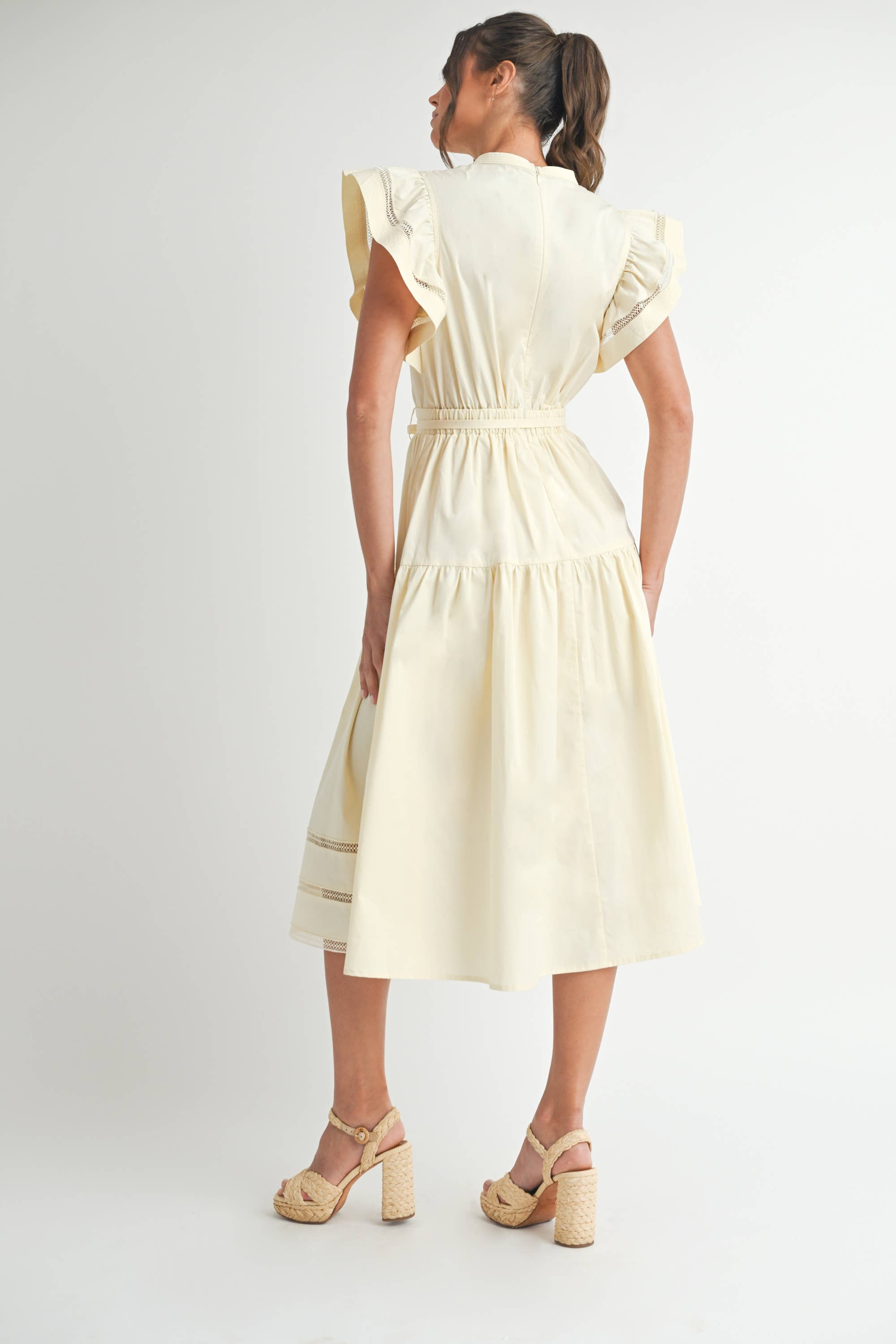 Creme Vestido Midi com Mangas Curtas e Camadas para venda a revendedores na Faire8