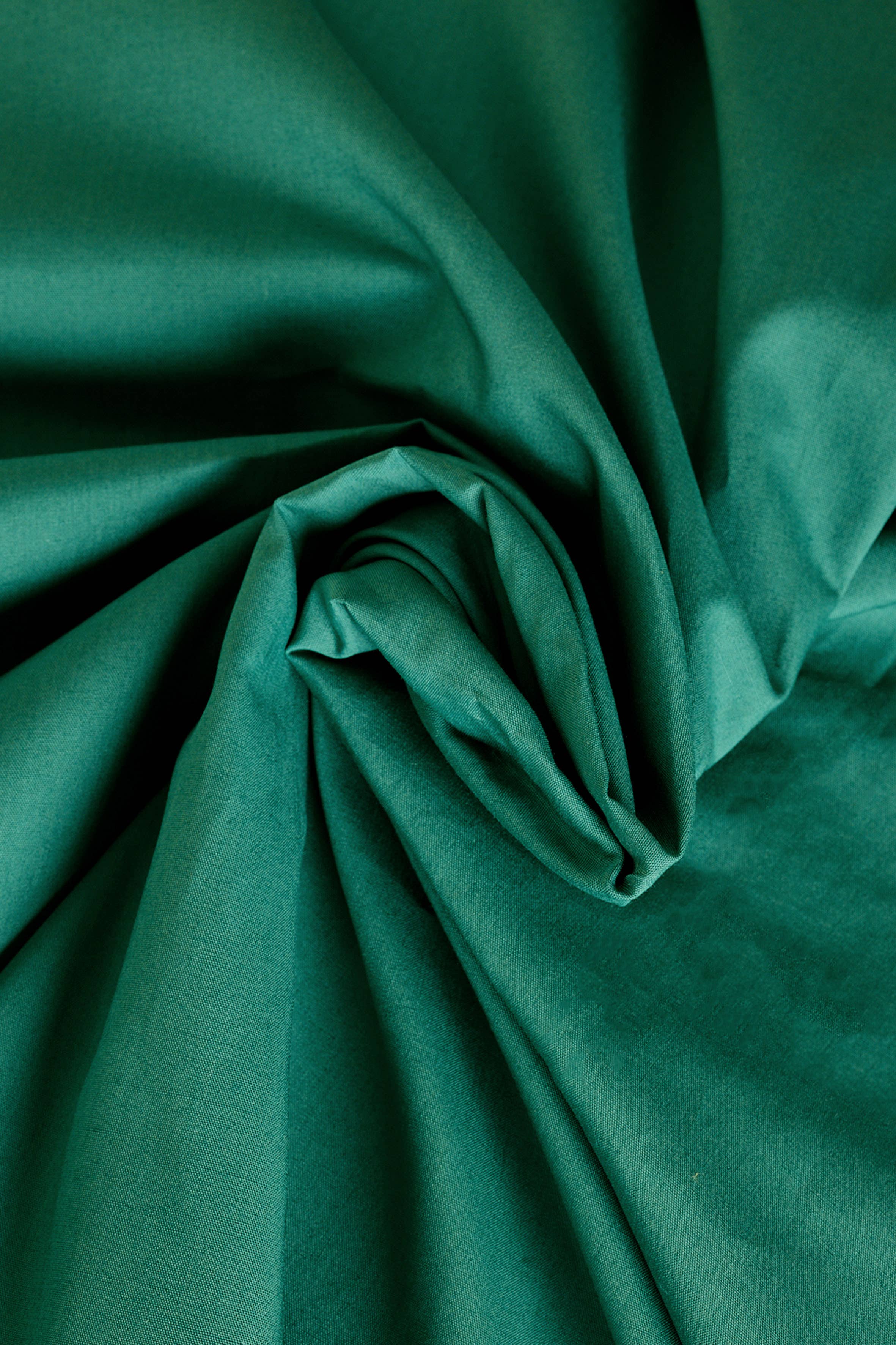 Atelier Brunette - Fabrics & Sewing Patterns Shop - Wholesale Fabric - Poplin Juicy Green Fabric2