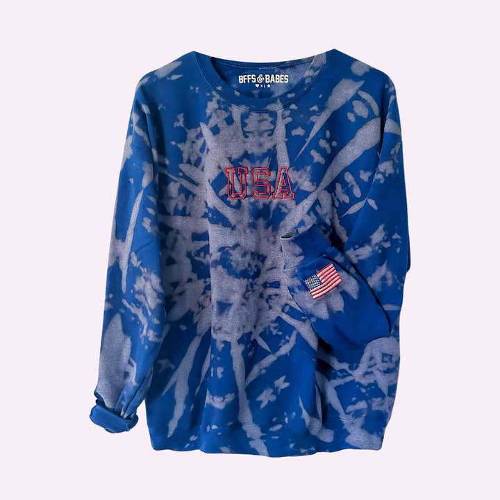 USA STITCH ♡ sweat-shirt brodé tie-dye avec drapeau pour la vente par BFFS & BABES