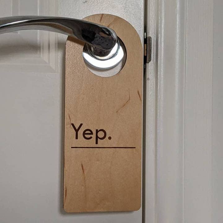 Chikai Shop - Vente Affichette de porte - Panneau de porte en bois « Do Not Disturb Yep Nope » avec 2 côtés8