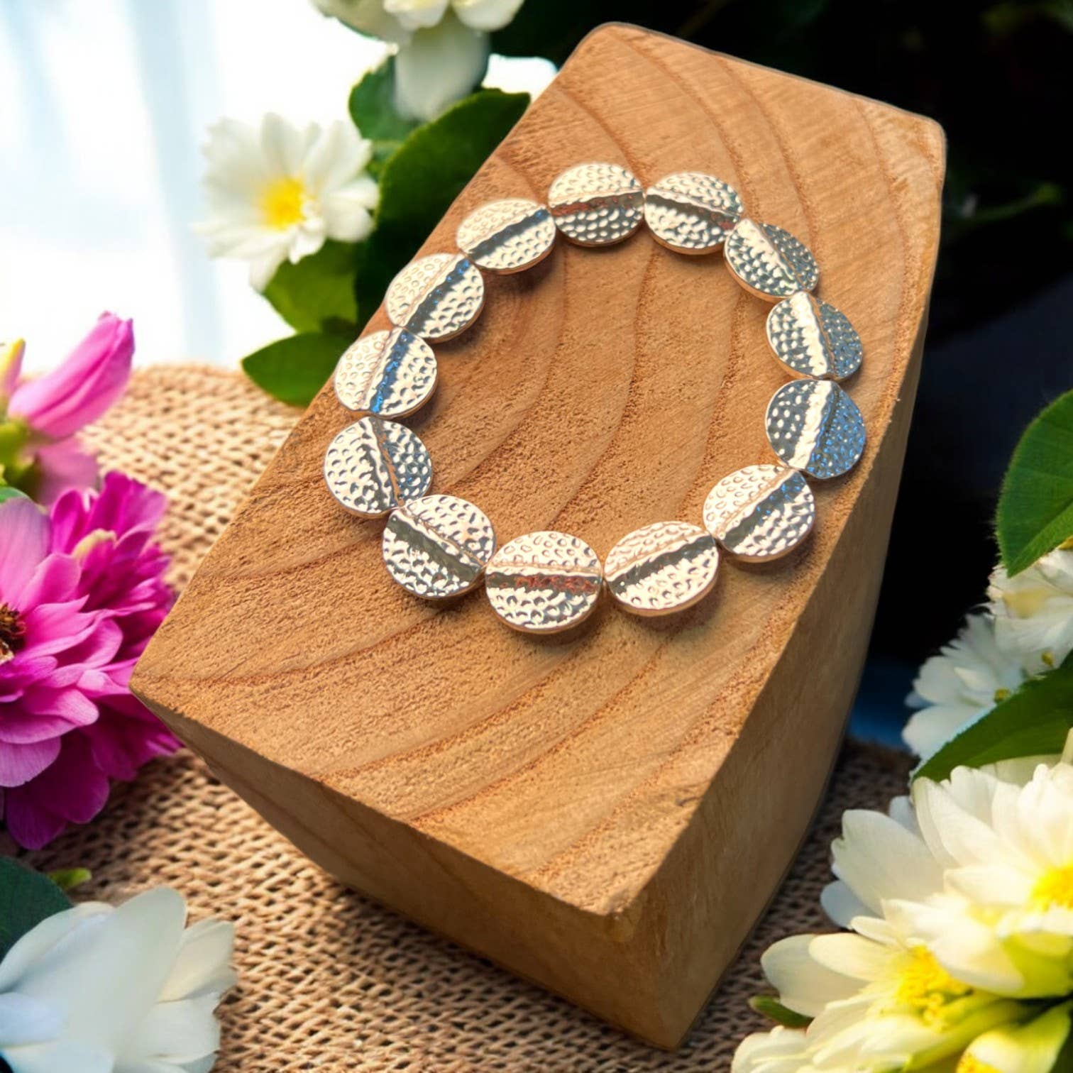 Jess & Lou – Großhandel Perlenarmband – Stretcharmband mit silbernen, zerschlagenen Scheiben BR164SIL