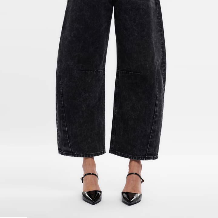 BLACK SUPER HIGH RISE TAILORED BARREL JEANS FINISHED HEM BYOX003 for wholesale on Faire