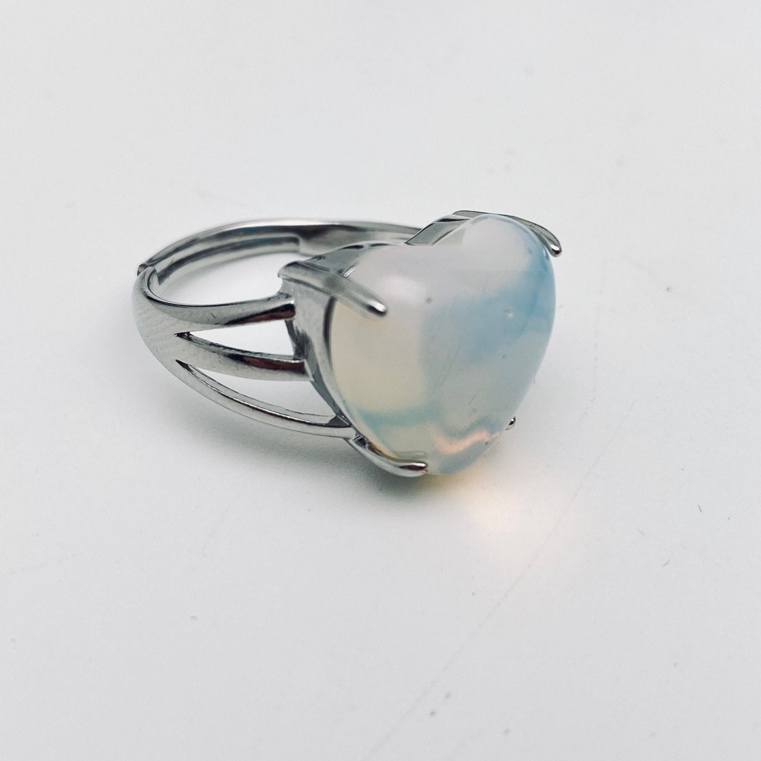 Mio Queena – wholesale Cocktail/statement ring – Heart-shaped Natural Stone Ring | Baroque Style Jewelry3