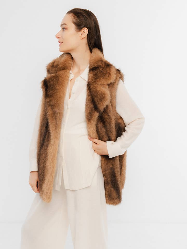JULIA PARIS - Wholesale Fur/Faux Fur Coat - Women's - Reversible sleeveless faux fur coat3