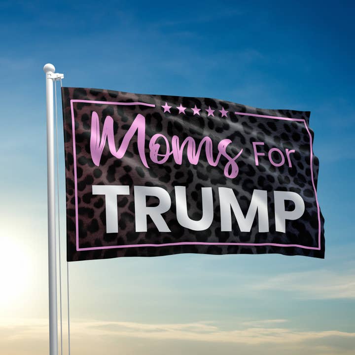 Drapeau Moms For Trump 8857 pour la vente par I Love My Freedom