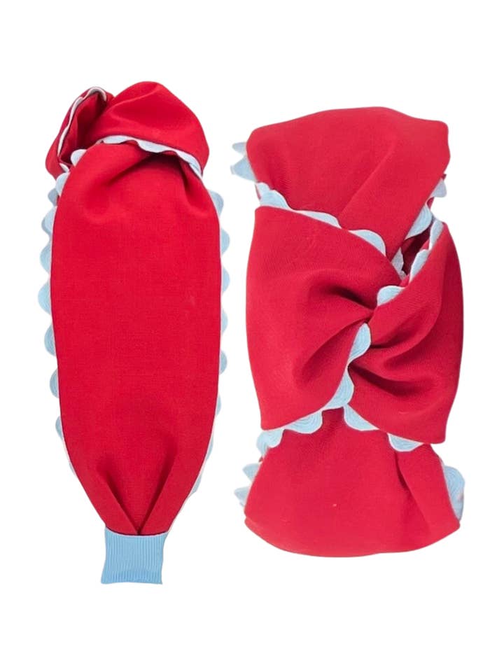 Capesante blu chiaro su rosso per la vendita all'ingrosso da parte di Pretty Happies