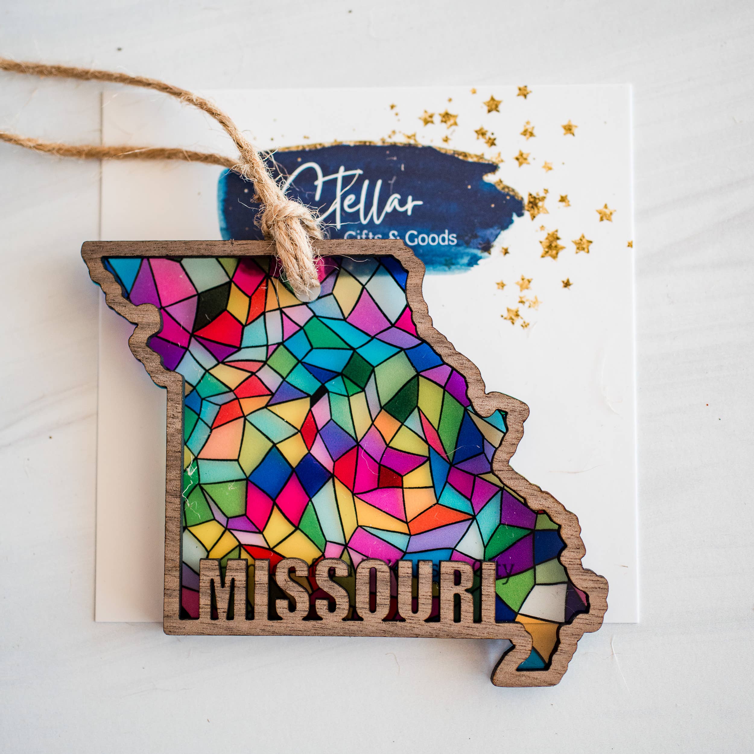 Stellar Gifts & Goods Wholesale - Vente Objets de décoration - Ornements - Vitrail Fête d'État - Noël Local44