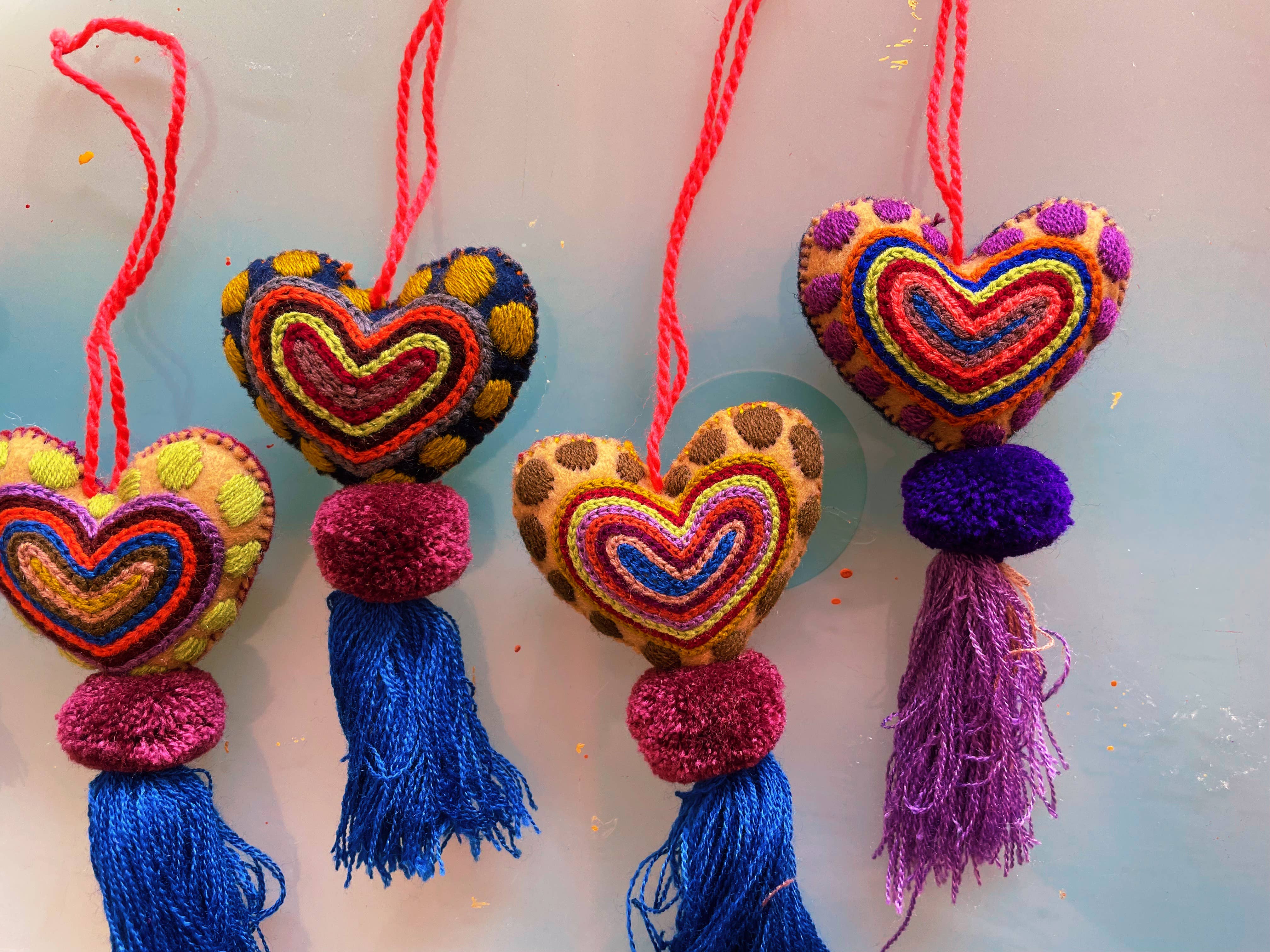 Pura Vida - Wholesale Ornament - Kerstversiering met geborduurd hart en luipaardkwastje7