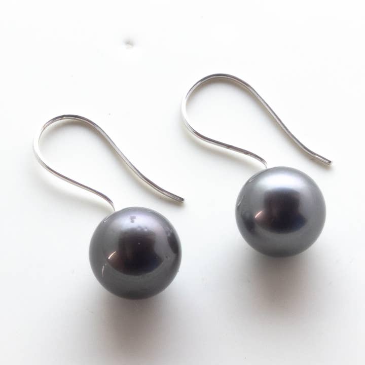 Tahitian Zuidzee zwarte parels Franse haak Nantes oorbellen in 10 CT goud 10,5 - 11,5 MM AA voor wholesale door Vayo Pearls