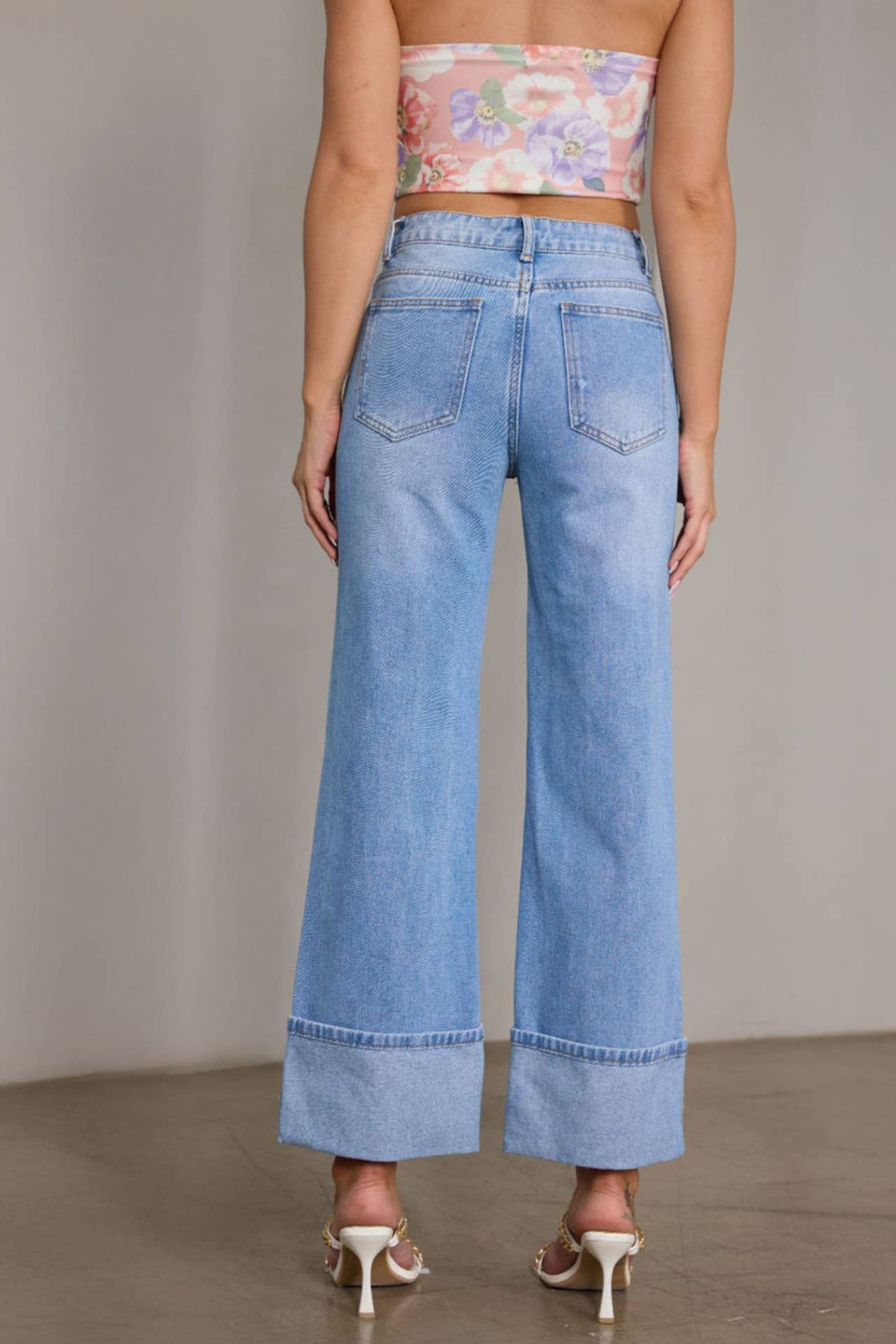 Rosa Clothing - Wholesale Jeans - Women's - Effortless Denim Cuffed Hem Wide-Leg Jeans2