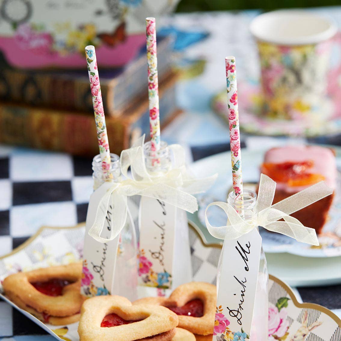 Talking Tables USA - Wholesale Party Favor - Alice in Wonderland 'Drink Me' Set | Tea Party |1