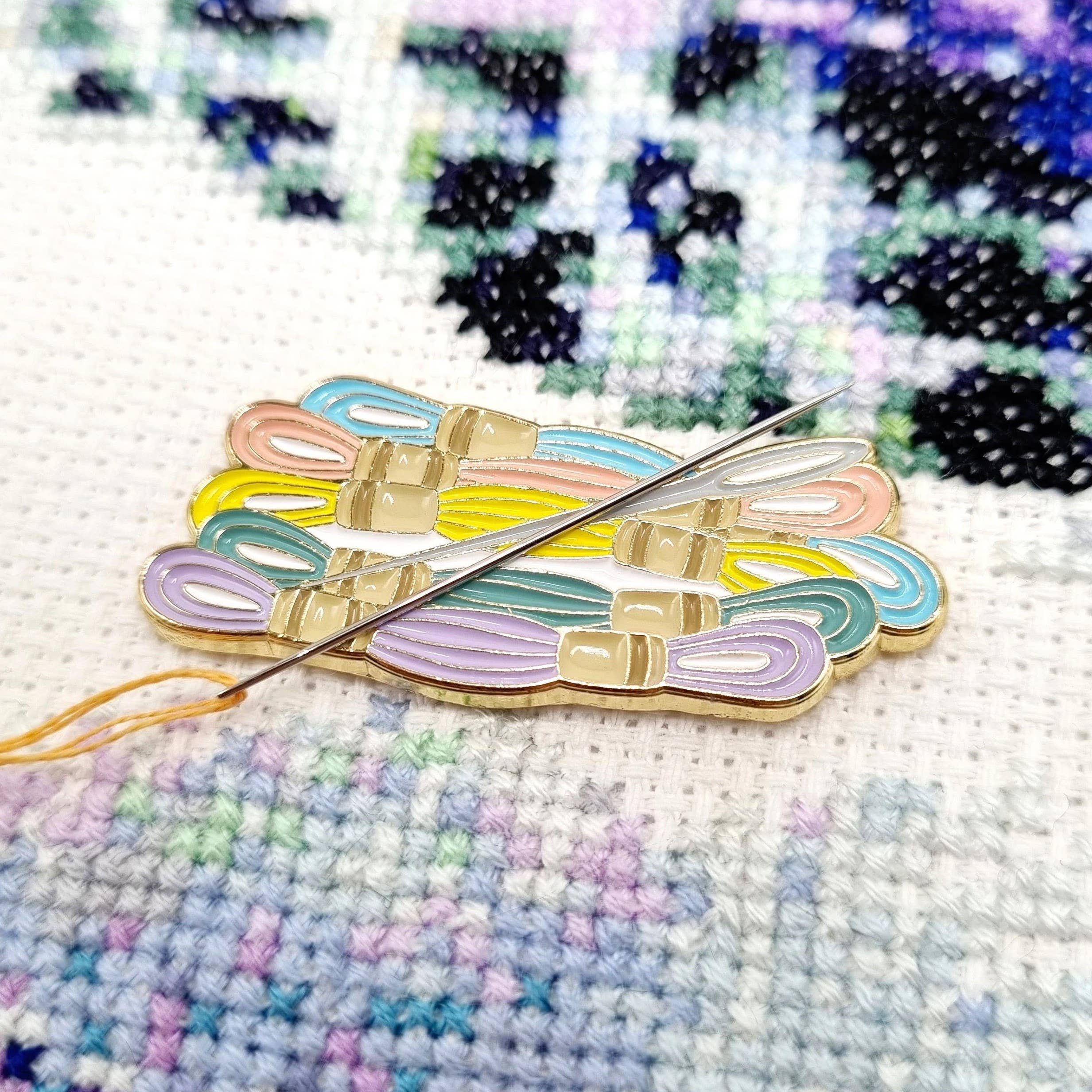 Meloca Designs – wholesale Embroidery/cross-stitch supplies – Needle & Thread Needle Minder for Cross Stitch & Embroidery