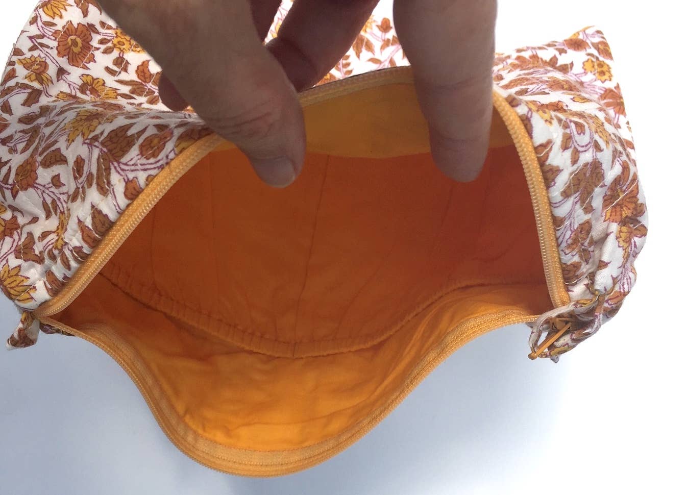 Mehera Shaw – wholesale Make-up/cosmetic bag – Cosmetics Bag - Compact - Quilted Hand Block Print Cotton2