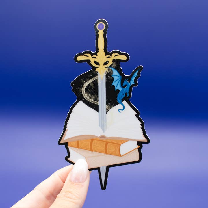 Épée & Livres - Autocollant Vinyle pour la vente par Little Inklings LTD