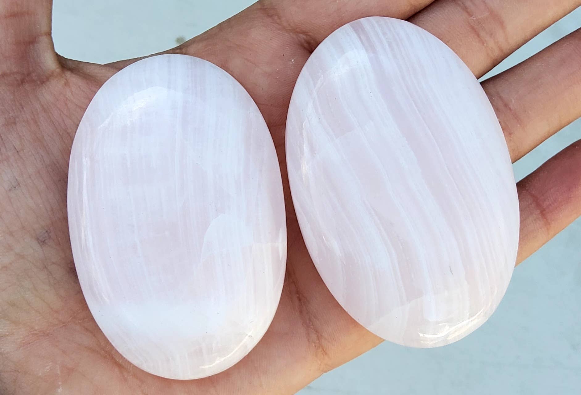 Metaphysical & Healing Crystals - Vendita all'ingrosso Pietra/cristallo spirituale - PIETRE PALMARI DI CALCITE ROSA FLUORESCENTE5