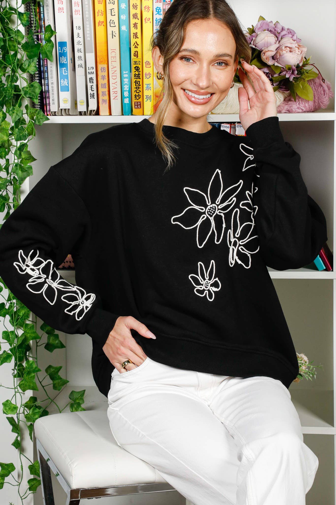 Vine & Love - Vendita all'ingrosso Felpa - Donna - Felpa girocollo a maniche lunghe con ricamo floreale VT8226917