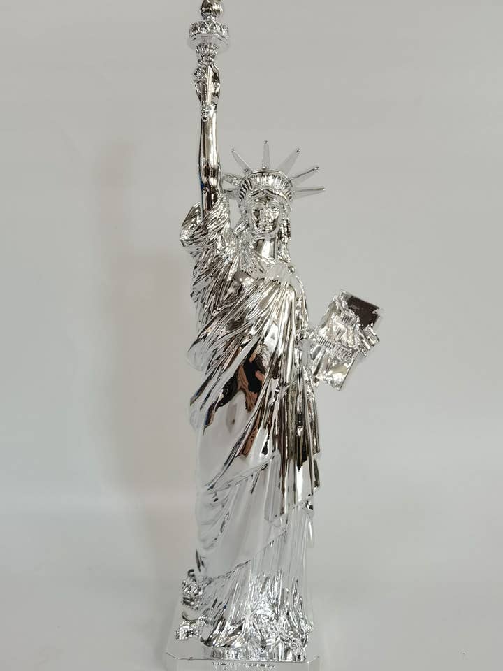 Estátua da Liberdade de 12" em Prata Eletroplateada por atacado de ZIZO USA INC