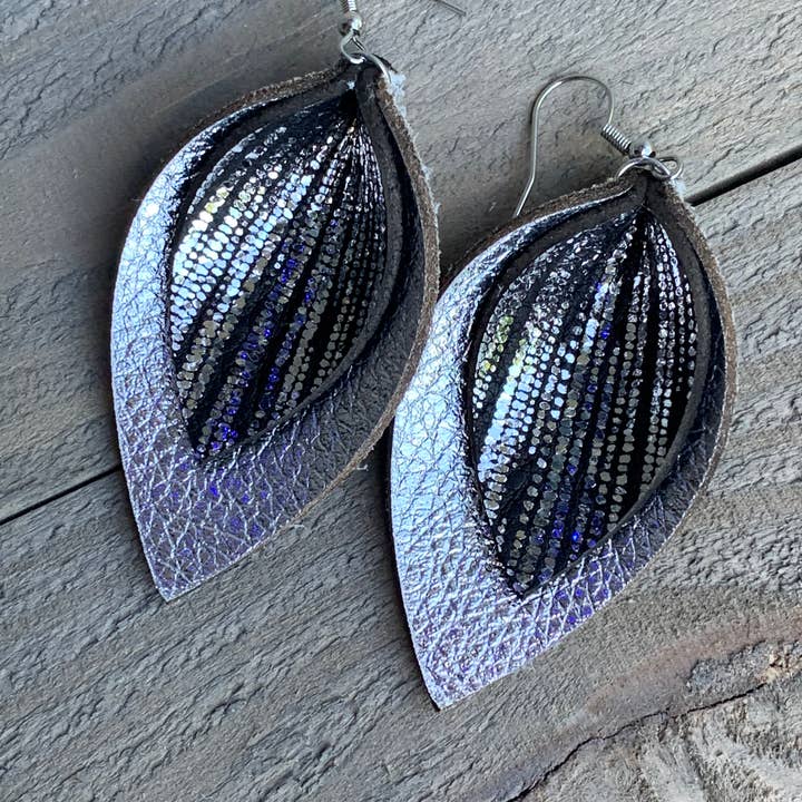 Pendientes de cuero de doble capa de plata y negro para venta al por mayor de Jill's Jewels