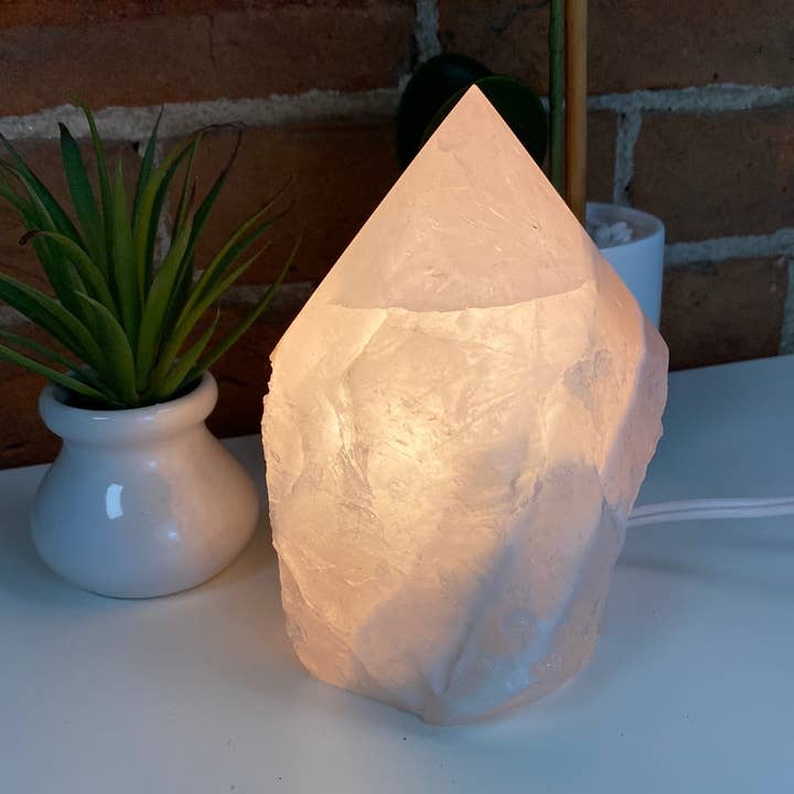 Crystal Joys Wholesale – Engroshandel Skrivebordslampe – Rose Quartz poleret punktlampe med pære og ledning