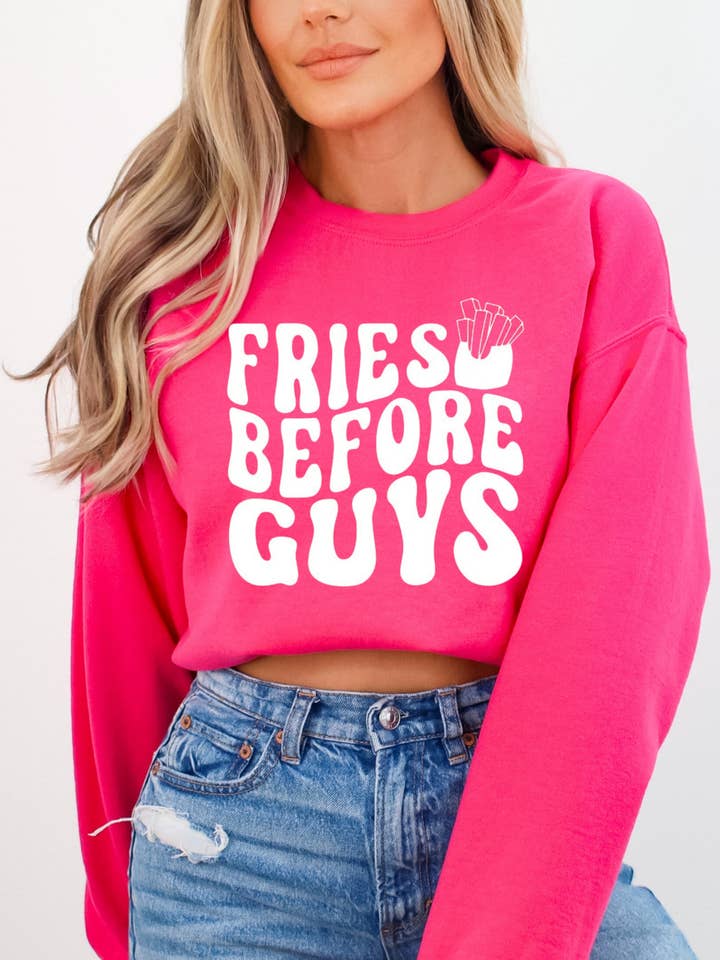 Lustiger "Fries before guys" Valentinstag Crewneck Sweatshirt für den Großhandel von Desert Raine