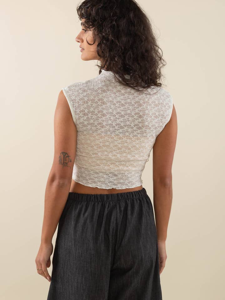 NLT – wholesale Blus - Dam – Lara Floral Mock Neck Jacquard Mesh Tank2