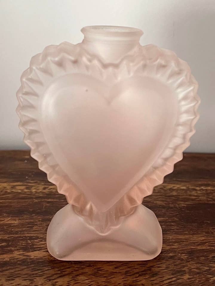 Coquette Vase for wholesale by M4ndylove