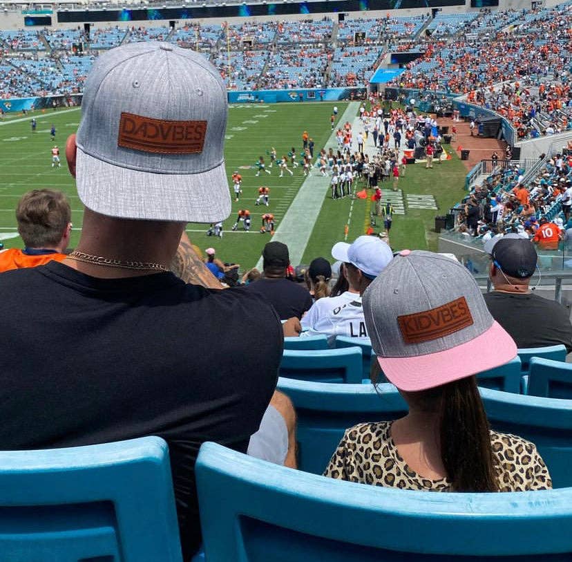 Dadbod Apparel – wholesale Flat-brimmed cap – Men's – DadVibes Classic - Snapback (Heather Grey)3