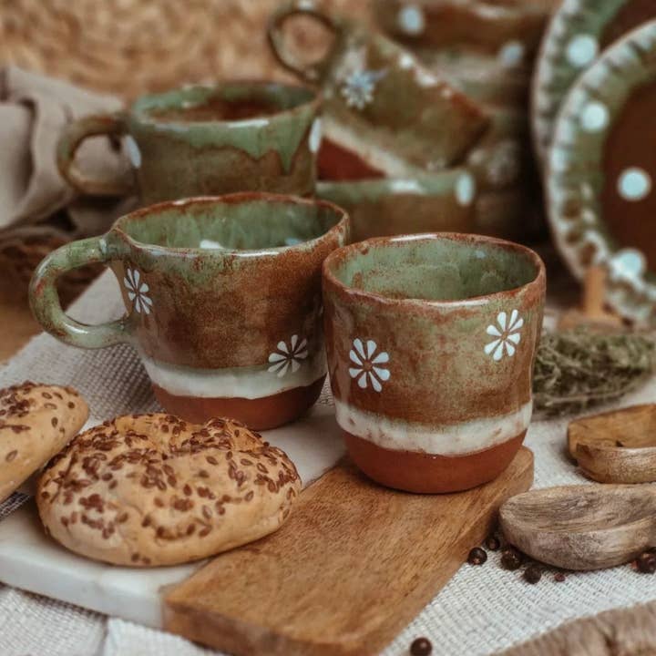 Tasse à thé artisanale 320 ml verte pour la vente par Pretty Plate