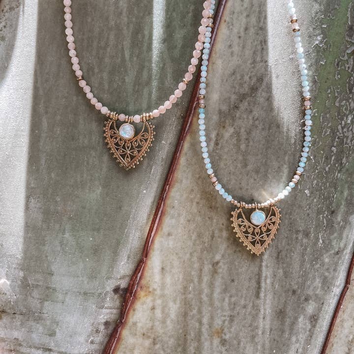 Bonisita - Vendita all'ingrosso Collana con ciondolo/pendaglio - Collana con perline arcobaleno e pietra di luna rosa o larimar1