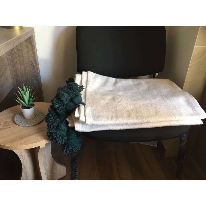 marrakeshop - Wholesale Throw Blanket - Moroccan Handmade White Blanket With Colorful Pompoms
