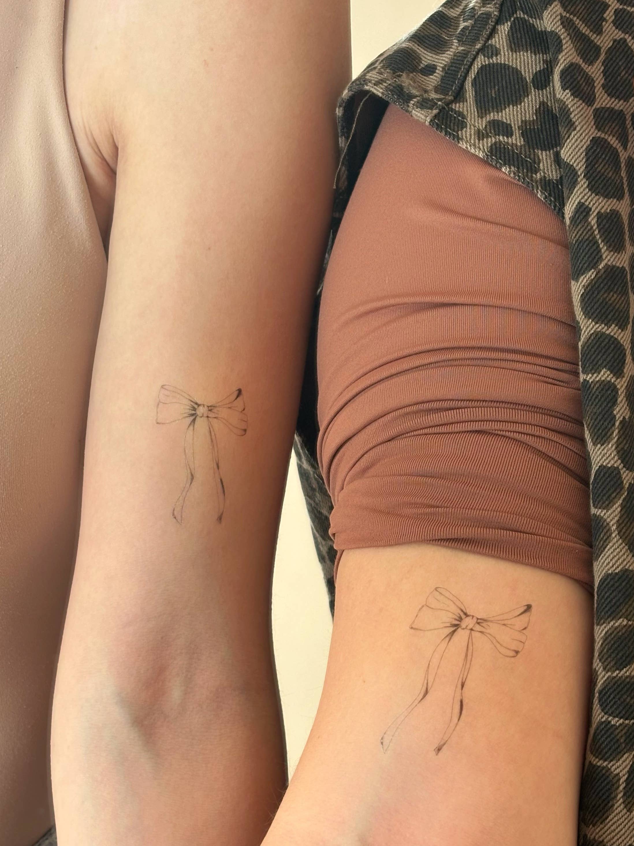 Sioou - Vendita all'ingrosso Tatuaggi temporanei - Set di 5 tatuaggi temporanei con fiocco nero ultra realistico1