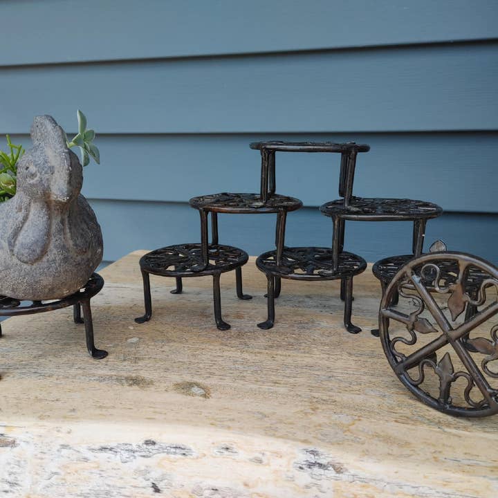 Asia West - Vendita all'ingrosso Portavasi - Supporto per piante rotondo in ferro battuto da 4»11