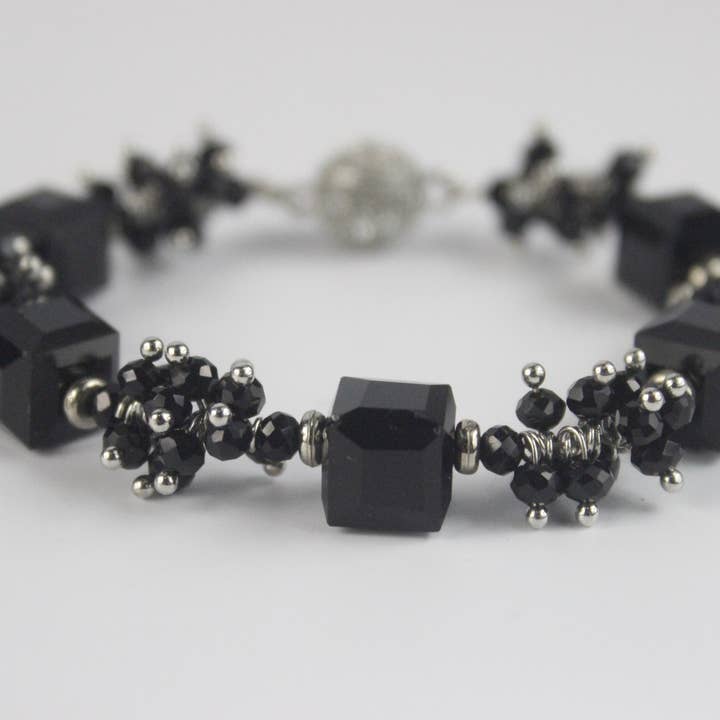 Ole - Wholesale Beaded/Pearl Necklace - Crystal Cube Necklace B1637