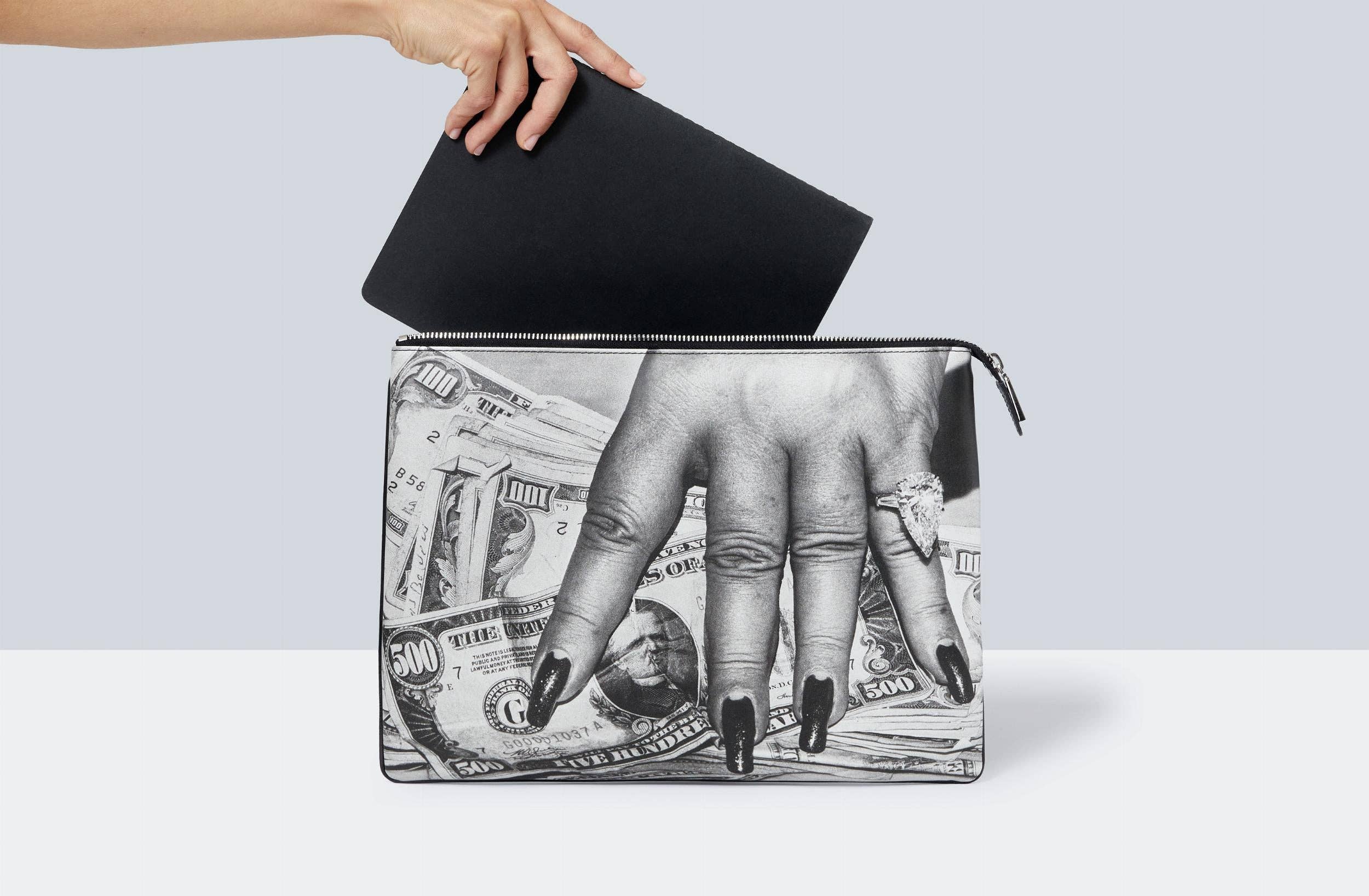 TASCHEN Europe - Venta al por mayor Bolso pequeño - Mujer - Funda TASCHEN. Helmut Newton «Mano gorda y dólares»1