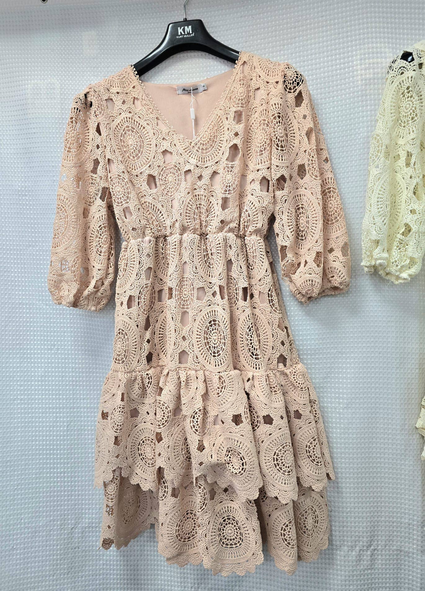 Kurt Muller – Engroshandel Kjole - Dame – Flæse Hæklet Bomuldspanel Midikjole1